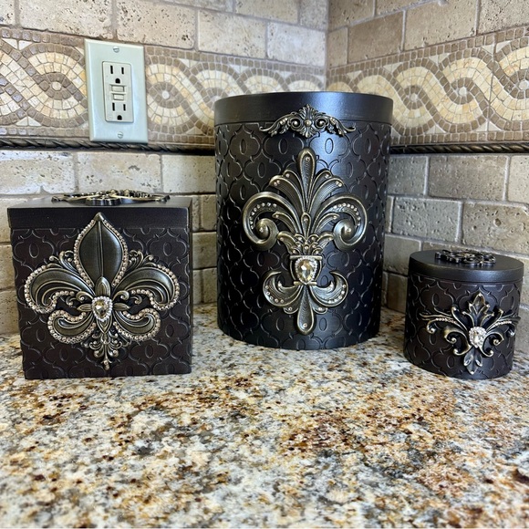 Fleur de Lis Tissue Box Cover - Picture 9 of 9